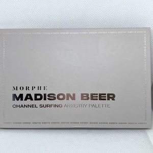 Morphe Madison Beer eyeshadow palette